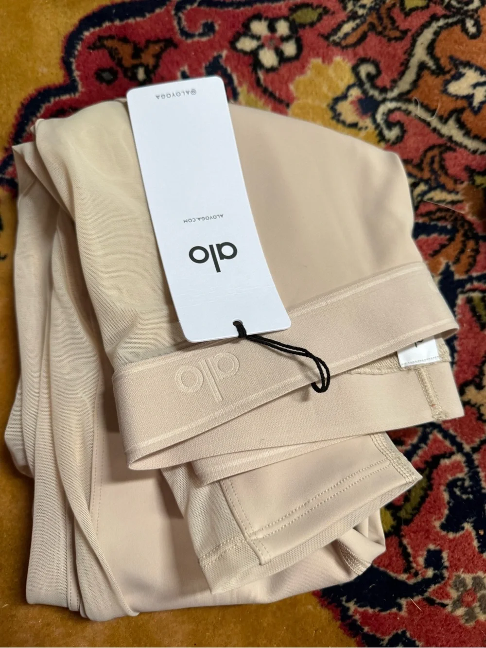 ALO Yoga Beige Leggings – Soft Neutral Active Bottoms